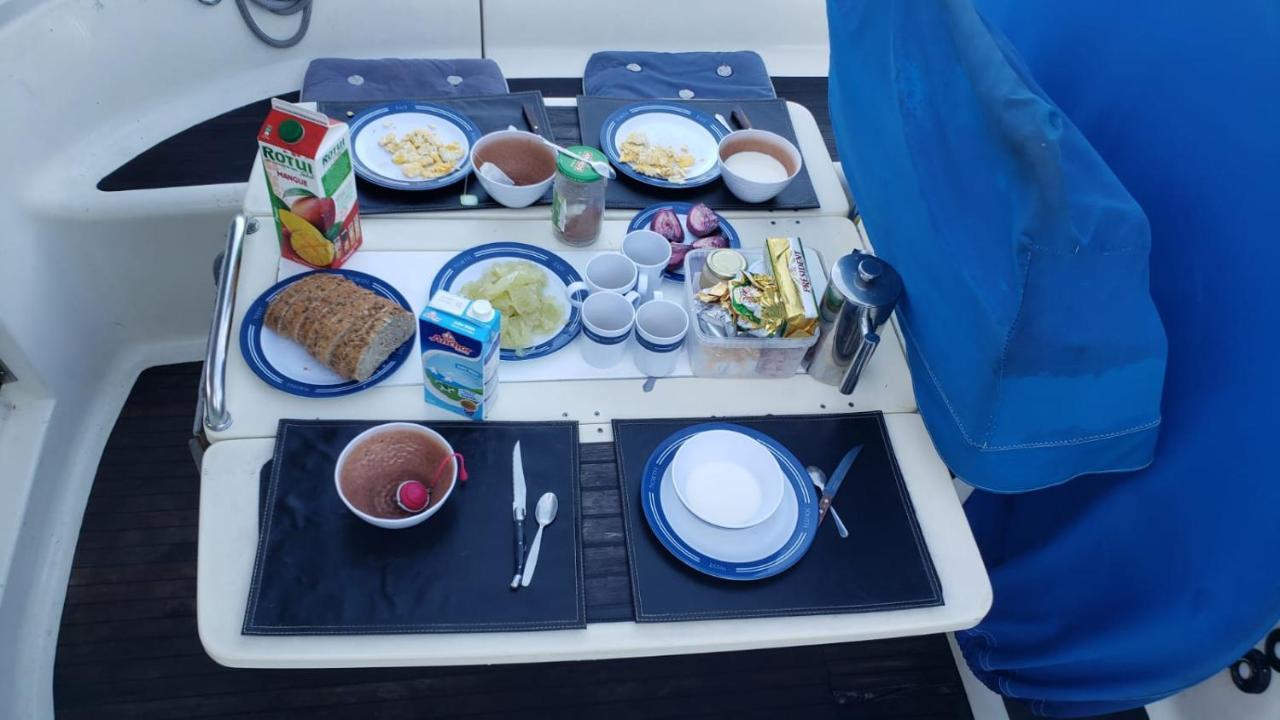 2 Nuits Insolites & 1 Excursion Voile A Bord Du Voilier Mori Ora Moorea Exterior foto